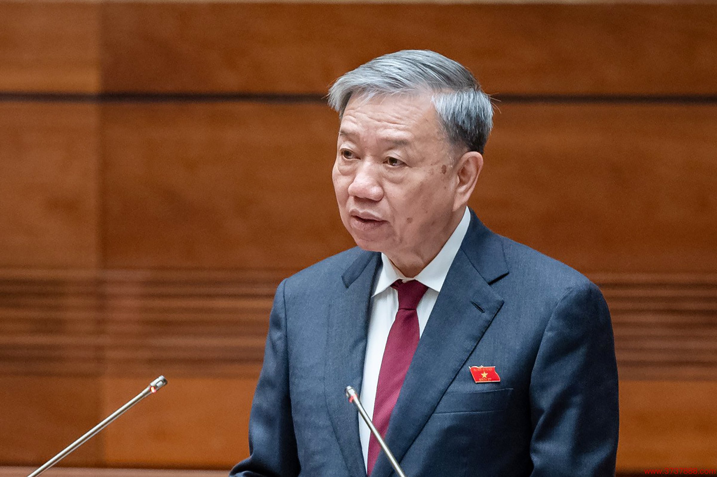 Bộ trưởng Tô Lâm trình bày tờ trình dự án Luật cảnh vệ sửa đổi， chiều 20/5. Ảnh: Media Quốc hội